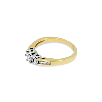 14K - Yellow Gold Round Diamond Engagement Ring - TDW 0.70 CT