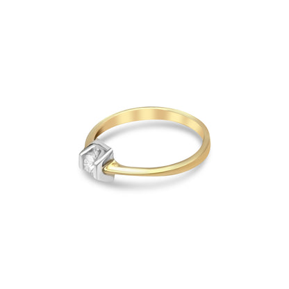 14K - Two Tone Round Cut Diamond Ring - TDW 0.15 CT