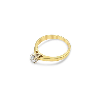 18K - Yellow Gold Round Diamond Ring - 0.23CT